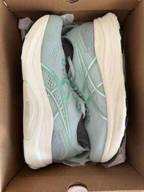 ASICS Gel-Kayano 32 – Men’s 10 / Women’s 11.5 – Cold Moss/Vital Green